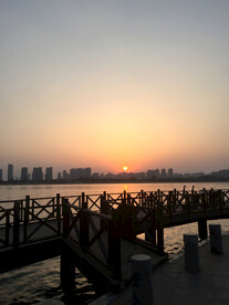 河边太阳
