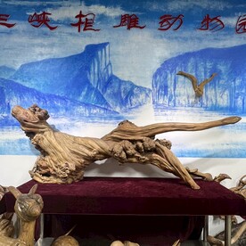 三峡根雕动物