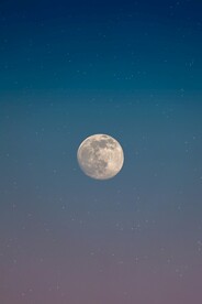 月亮与星海