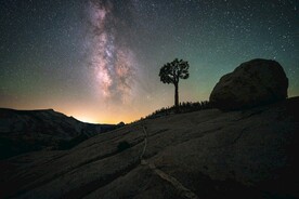 星空与山