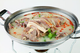 锅仔带皮野山羊