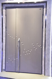 铸铝门