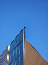 蓝天下的建筑