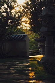 夕阳下的院落