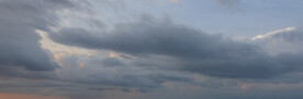 乌云风暴天空