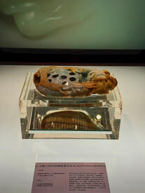 玉雕九窍玲珑靖蜓莲花笔洗