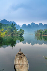 静静的湖水
