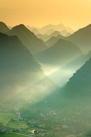 崇山峻岭