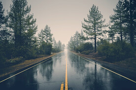 雨中公路