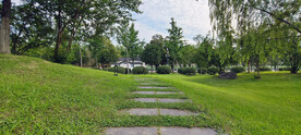 公园散步石板小路