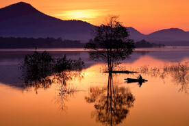 夕阳湖面