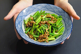 蒜台炒肉