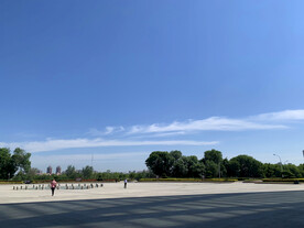蓝天广场背景