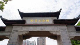 黔灵山公园大门