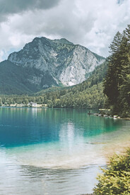 高山湖水