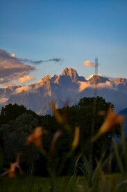 日照金山
