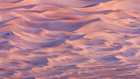 黄紫色沙丘山峦插画风格背景