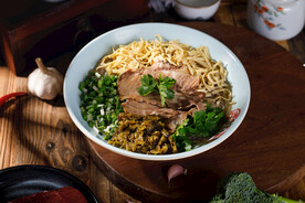 牛肉酸辣粉