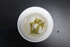 茶龙井茶水