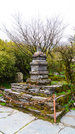 贵州铜仁梵净山僧塔侧面