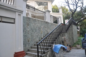 石墙与建筑