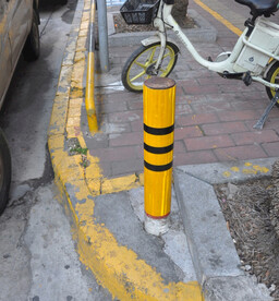 小区门口防撞栏