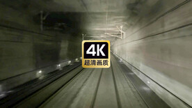 地下隧道中行驶的高速列车