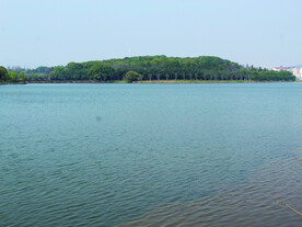 水   湖 