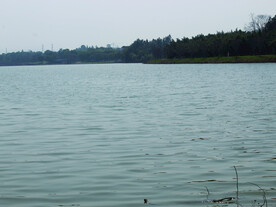 水   湖    