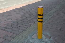 防撞墩
