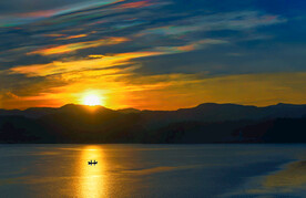 云南七彩祥云日出