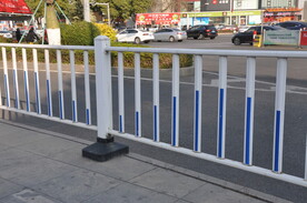 白色市政护栏