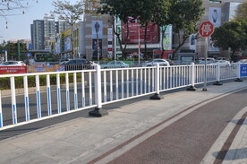 白色市政护栏