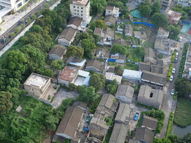 废弃旧建筑群