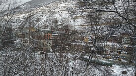 雪山和村落