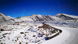 雪山和山路