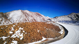 雪山和山路