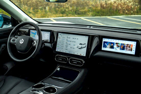 零跑新能源汽车海报