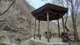 双龙峡山中休憩休息亭子