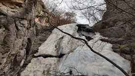 北京双龙峡结冰瀑布河流