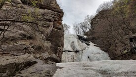 北京双龙峡结冰瀑布溪流