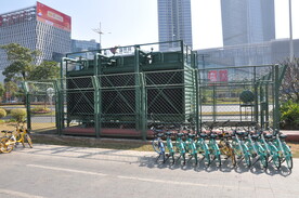 围栏与机械设备