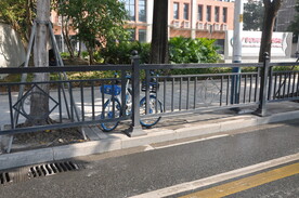 广州城区黑色护栏