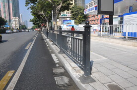 广州城区黑色护栏
