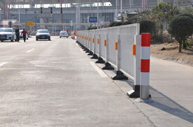 护栏与车流