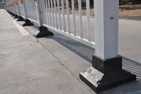 道路护栏底座
