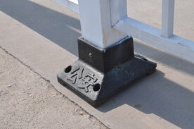 交通护栏底座安装