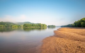 沿岸湖景