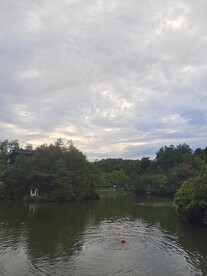 蓝天湖边