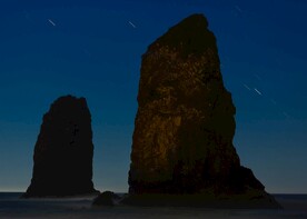 海面山石和星空